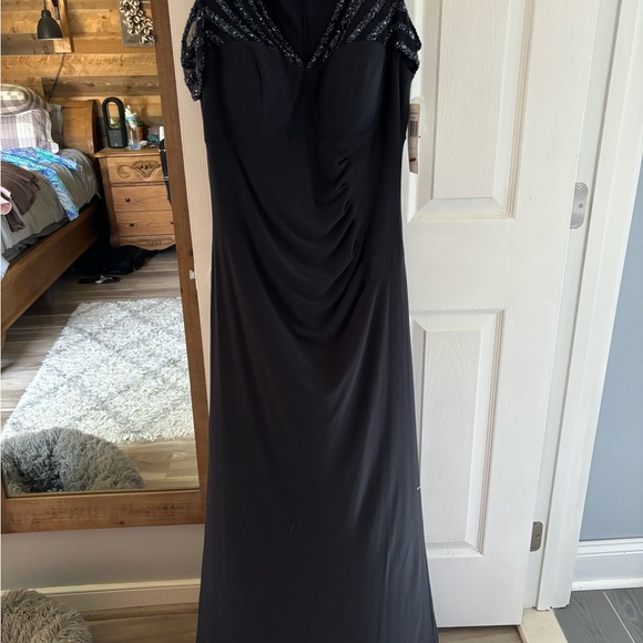 Navy Patra gown. New With Tags. Size 12. - Picture 3 of 6